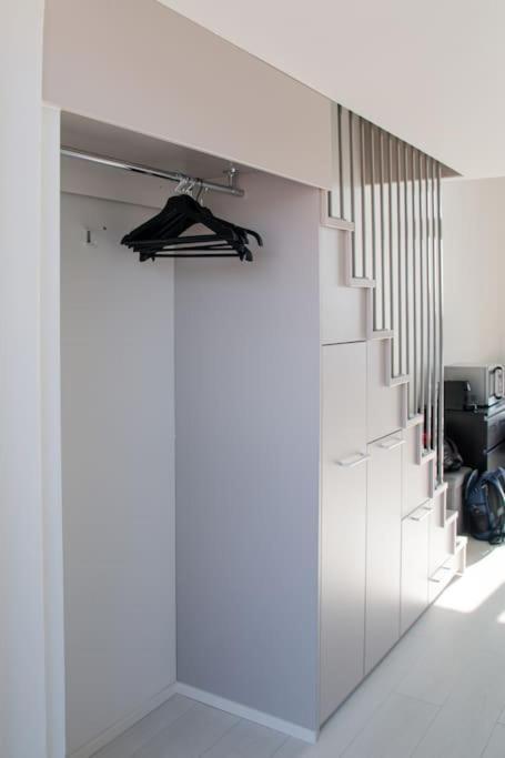 شقة Cozy Penthouse Loft - Near The Airport فانتا المظهر الخارجي الصورة